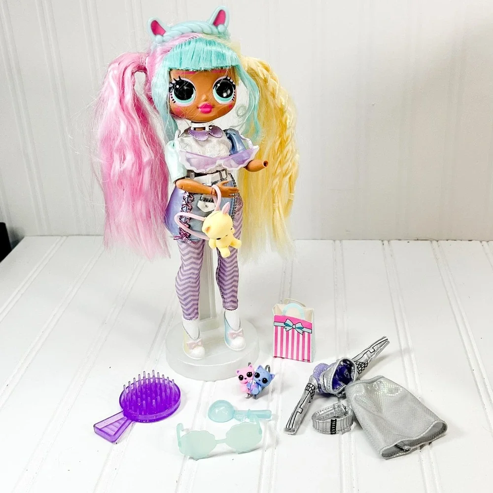 LOL Surprise OMG Series 2 Candylicious Doll with‎ Accessories Missing Hand